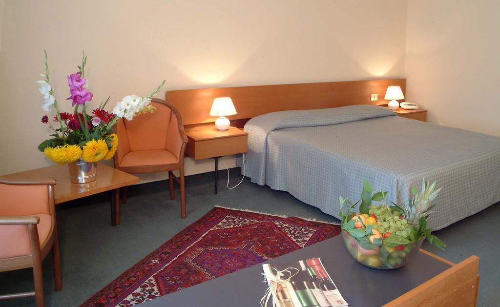 Locanda Alle Officine Buttrio Ruang foto