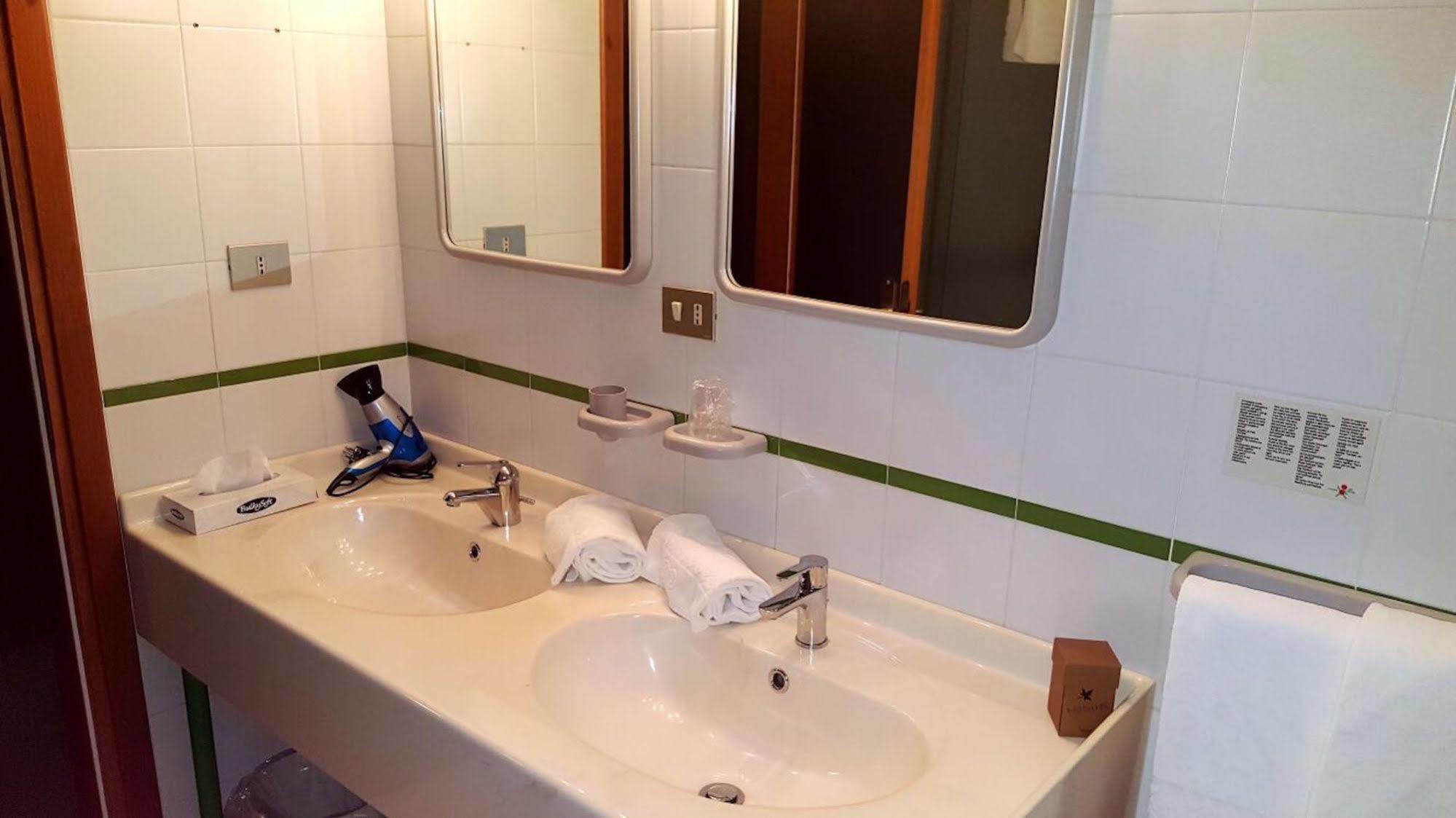 Locanda Alle Officine Buttrio Bagian luar foto