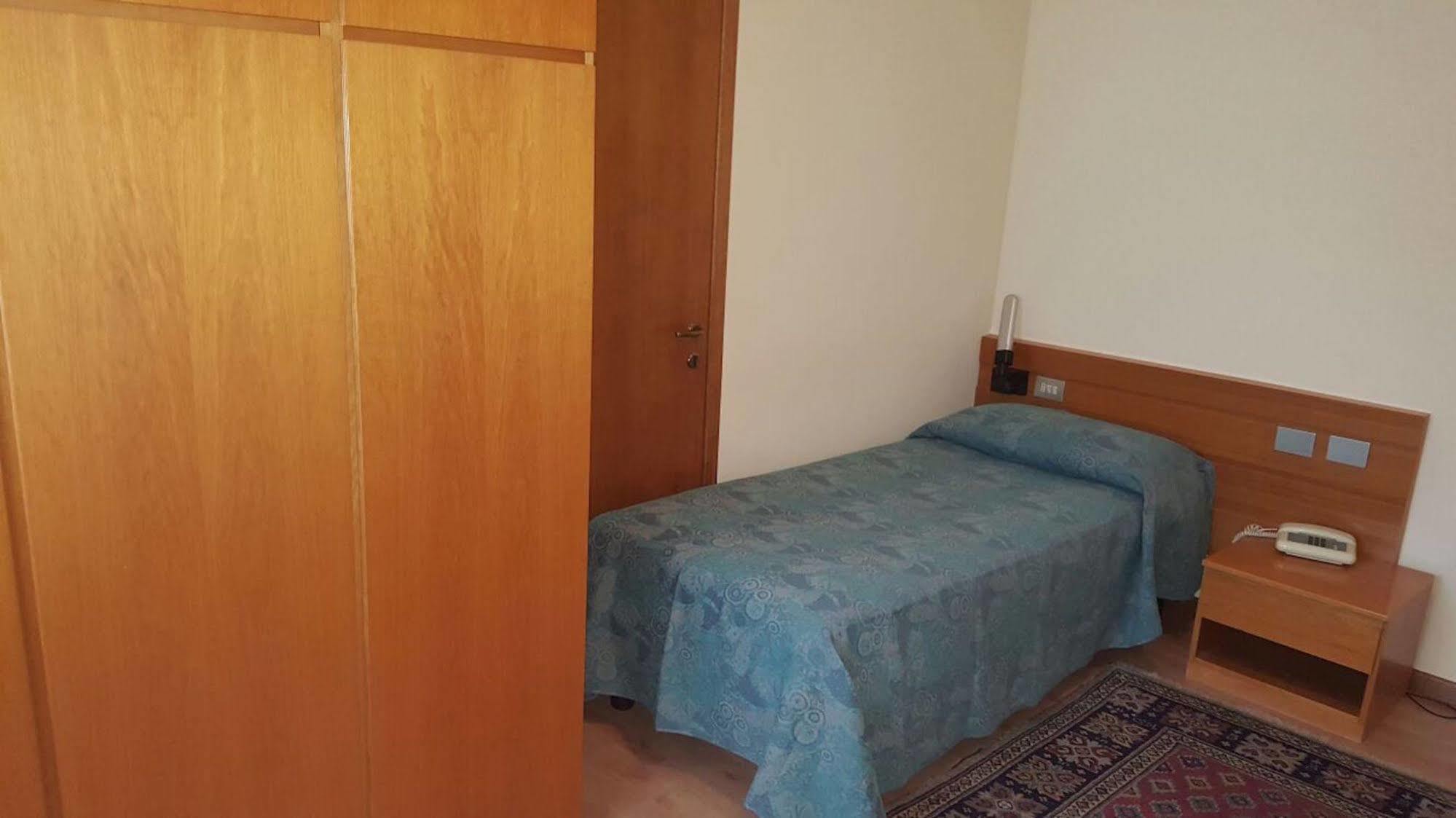 Locanda Alle Officine Buttrio Bagian luar foto