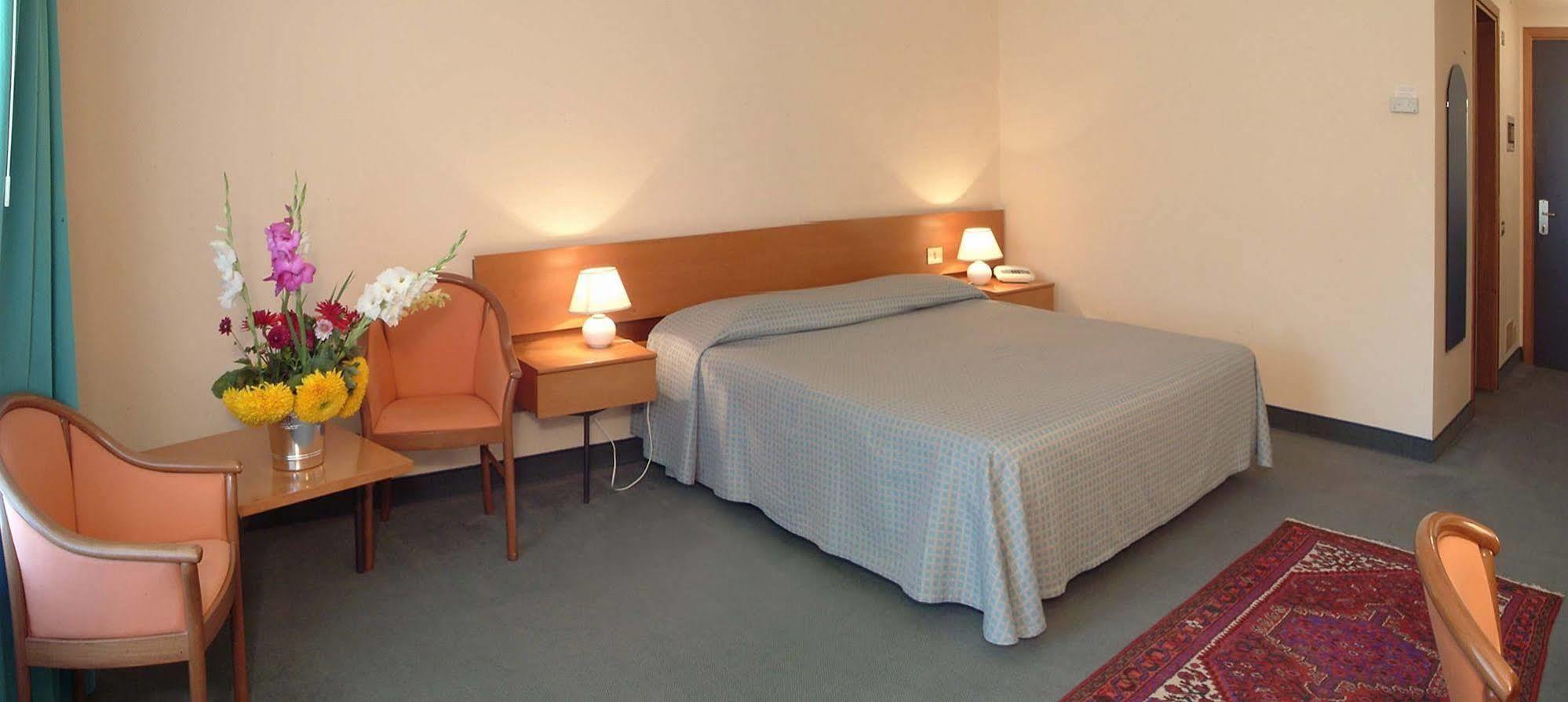 Locanda Alle Officine Buttrio Bagian luar foto