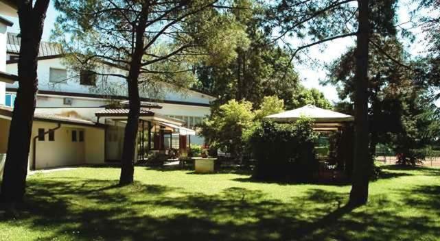 Locanda Alle Officine Buttrio Bagian luar foto